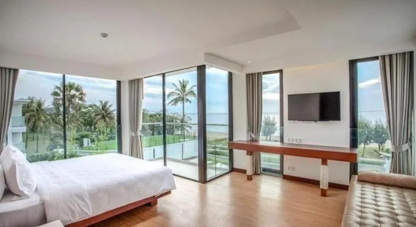 Bed in Varinah Resort