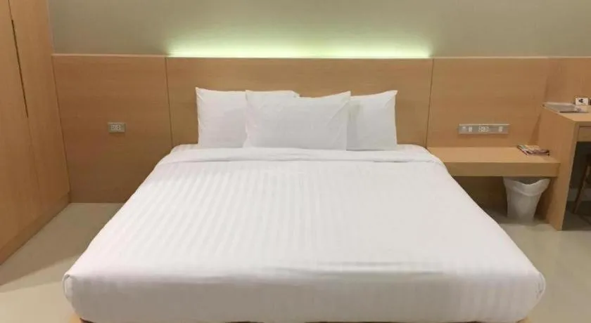 Bed in M-one Residence