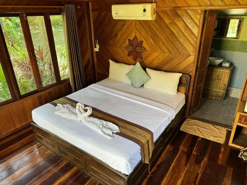 Bed in River View Resort At Chaewlan