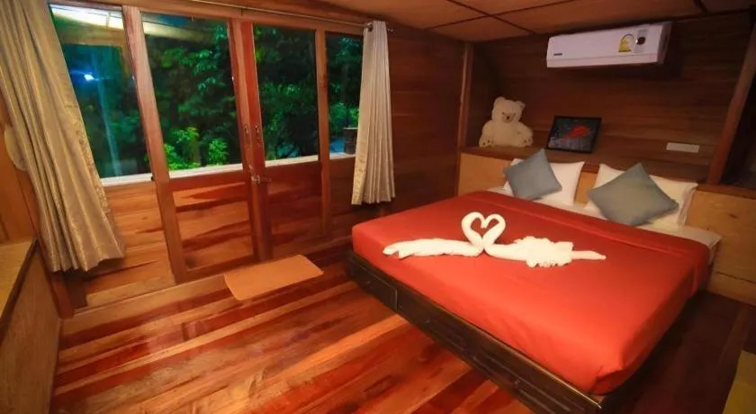 Bed in River View Resort At Chaewlan
