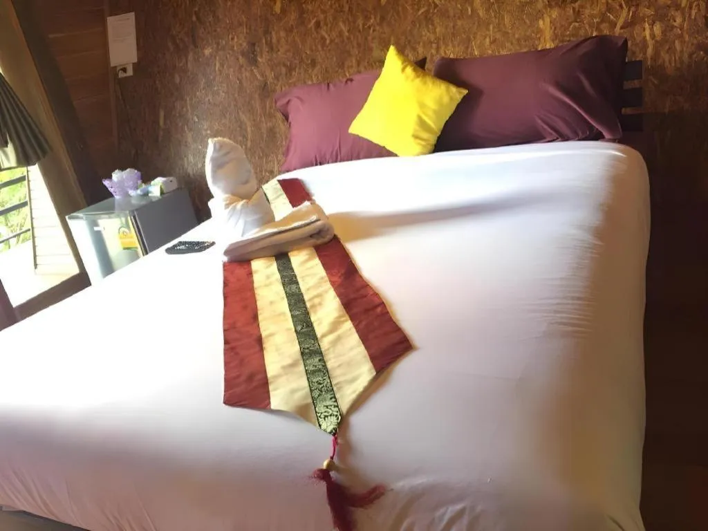 Bed in River View Resort At Chaewlan