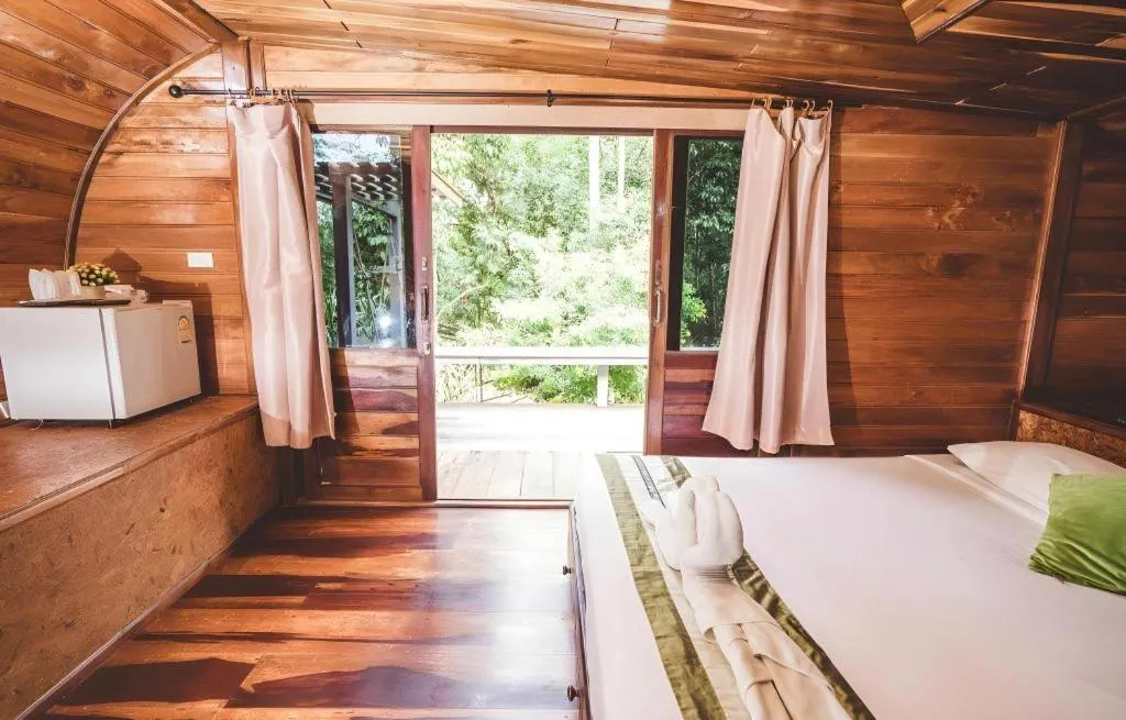 Bed in River View Resort At Chaewlan