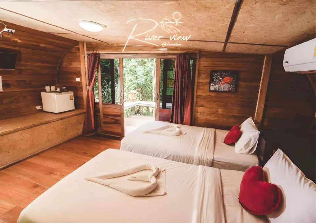 Bed in River View Resort At Chaewlan