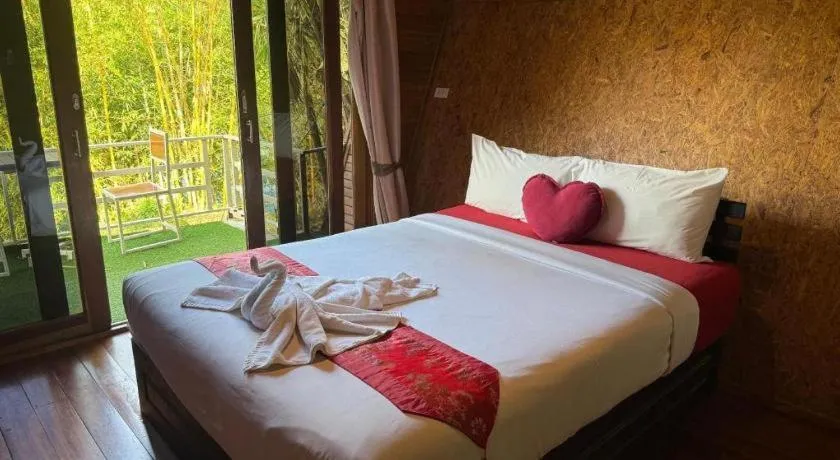 Bed in River View Resort At Chaewlan