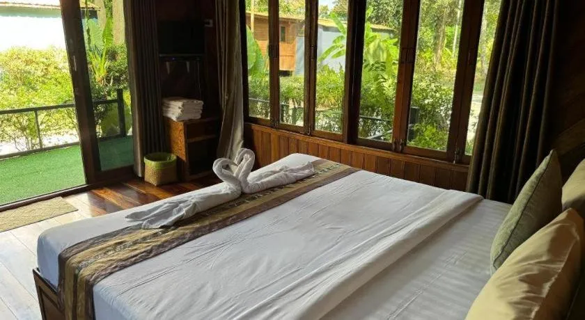 Bed in River View Resort At Chaewlan