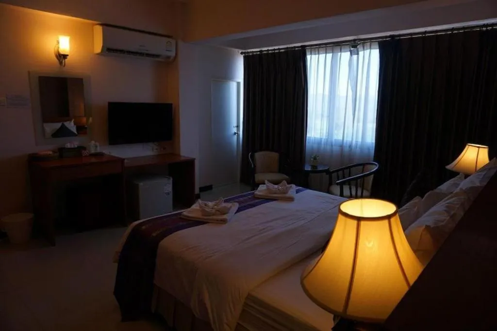 Bed in Sirimathani Hotel