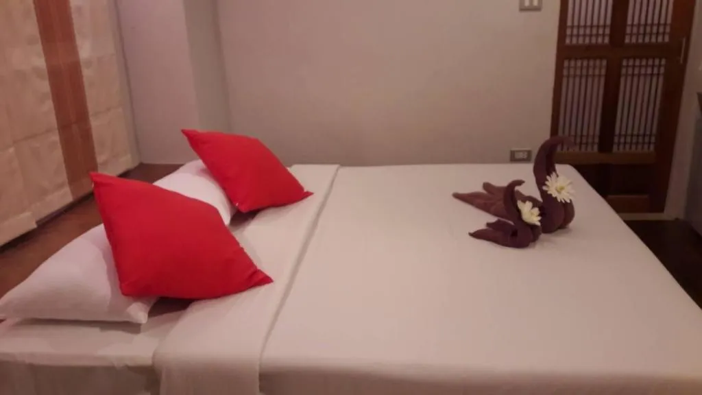 Bed in Ko Kut Ao Phrao Beach Resort