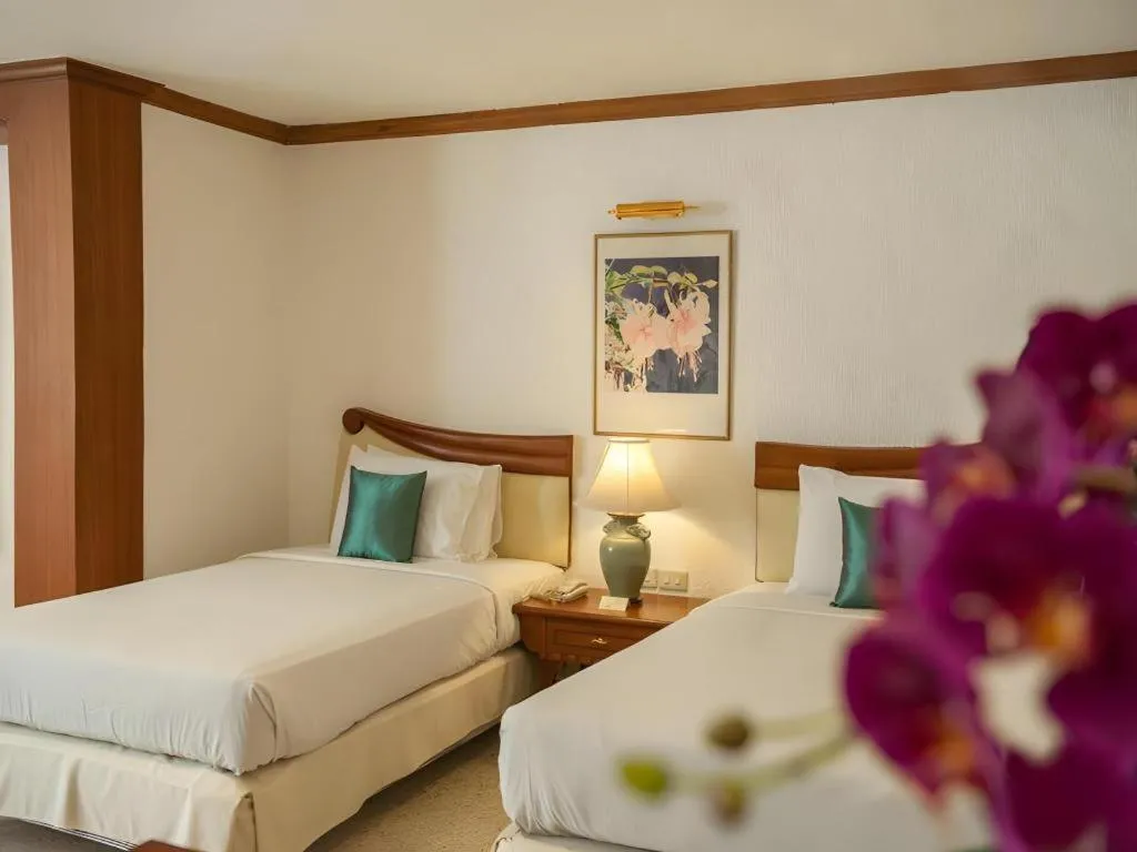 Bed in Lido Beach Hotel