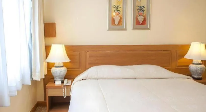 Bed in Lido Beach Hotel