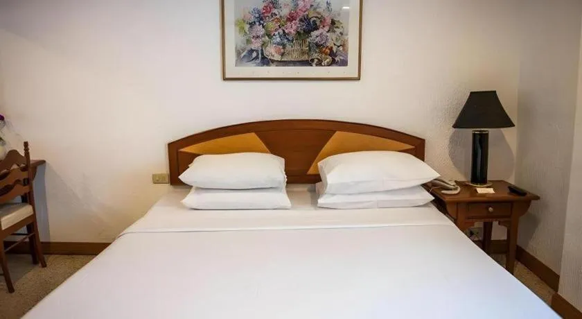 Bed in Lido Beach Hotel