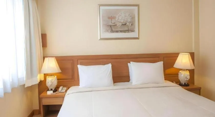 Bed in Lido Beach Hotel