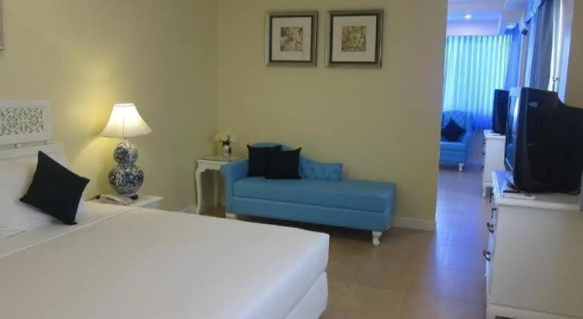 Bed in Lido Beach Hotel