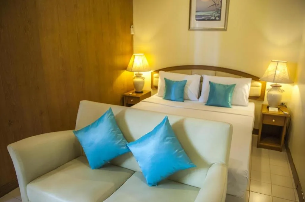 Bed in Lido Beach Hotel