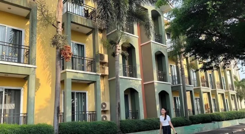 B2 Buriram Boutique and Budget Hotel