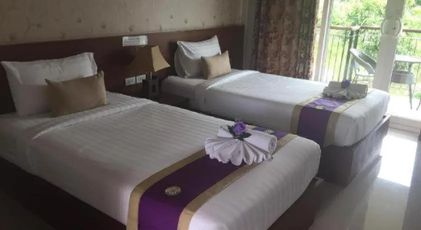 Bed in Tipparika Riverview Hotel - Adult only