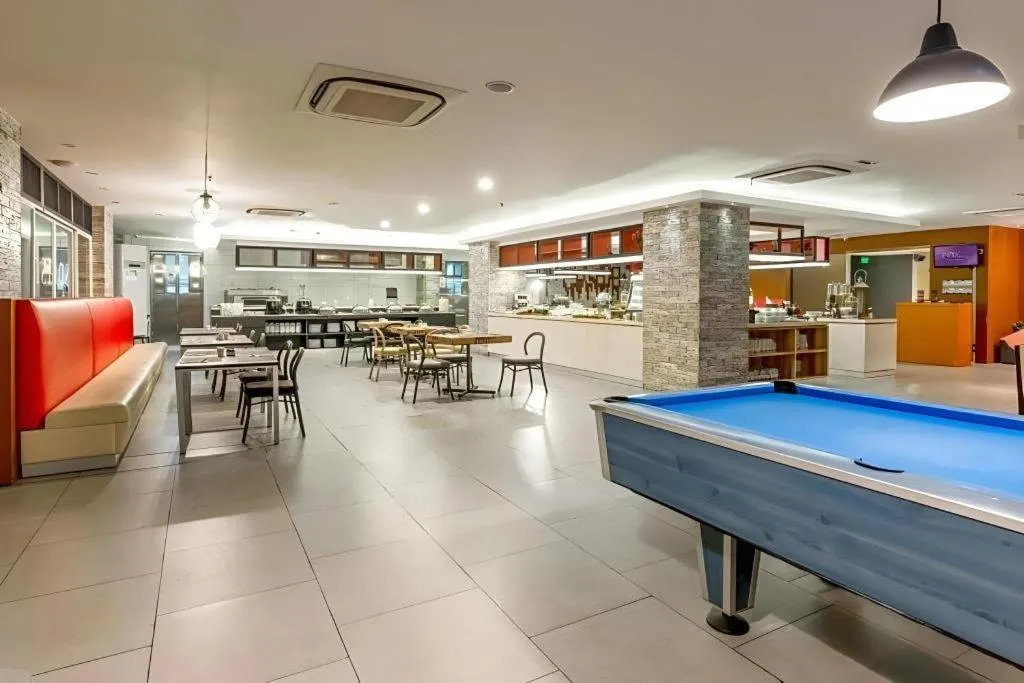 Royal Bay Hotel Makassar