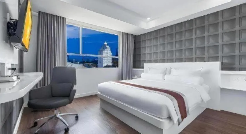 Bed in Royal Bay Hotel Makassar