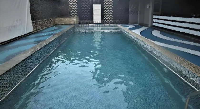 Royal Bay Hotel Makassar