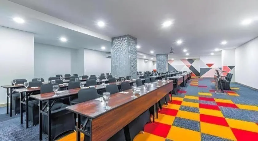 Royal Bay Hotel Makassar