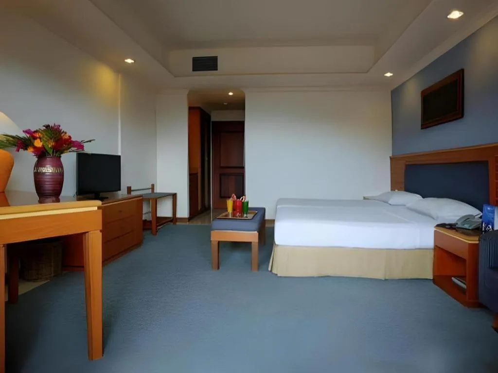 Bed in Hotel Niagara Parapat
