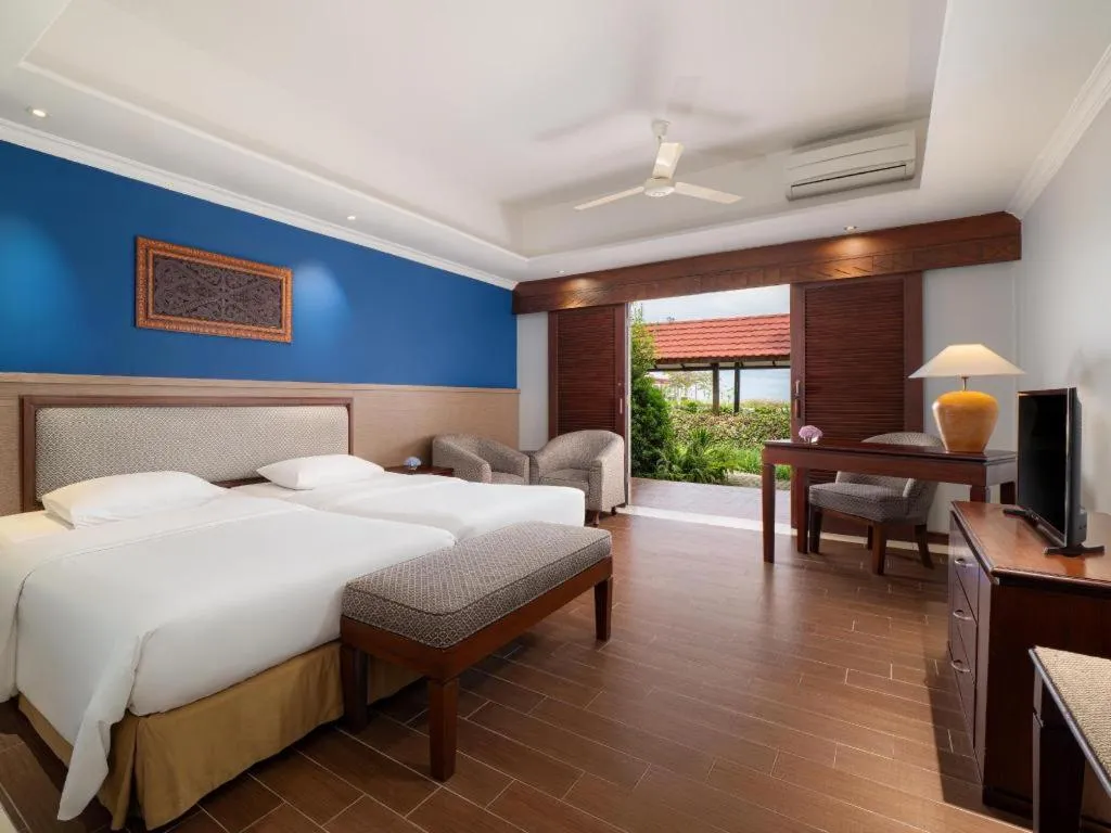 Bed in Hotel Niagara Parapat
