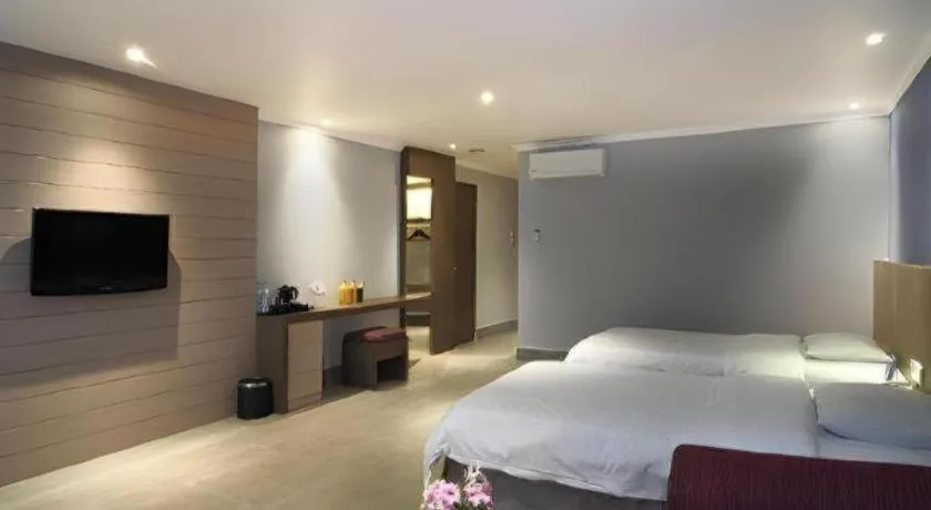 Bed in Hotel Niagara Parapat