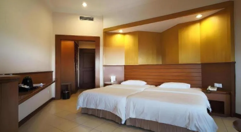 Bed in Hotel Niagara Parapat