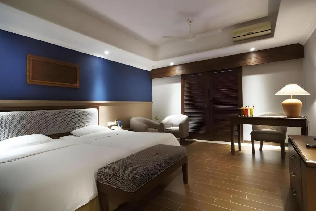 Bed in Hotel Niagara Parapat