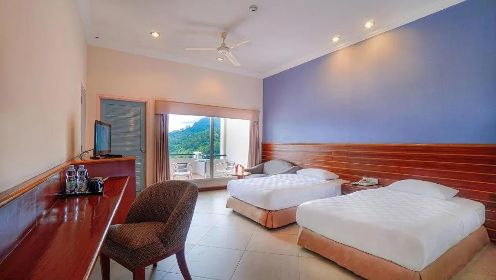 Bed in Hotel Niagara Parapat
