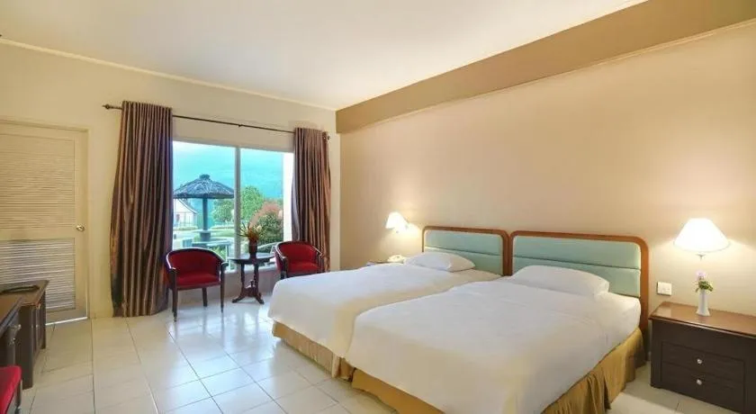 Bed in Hotel Niagara Parapat