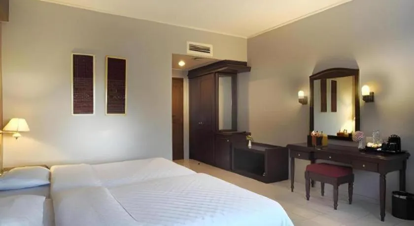 Bed in Hotel Niagara Parapat