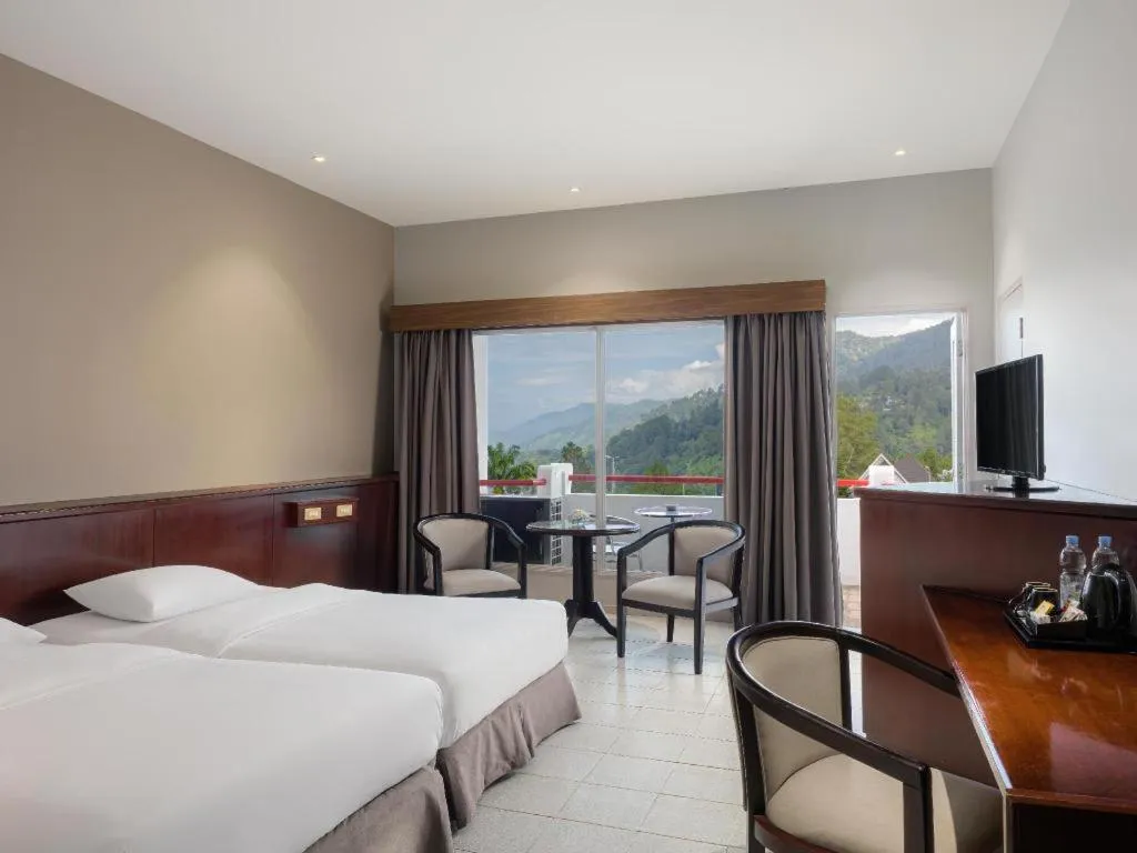 Bed in Hotel Niagara Parapat