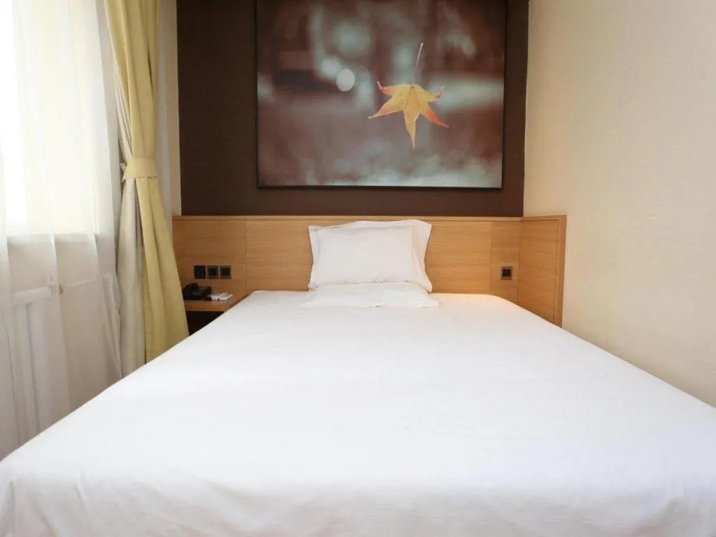Bed in IU Hotel Tianjin Xiqing Zhong Bei Zhen Branch