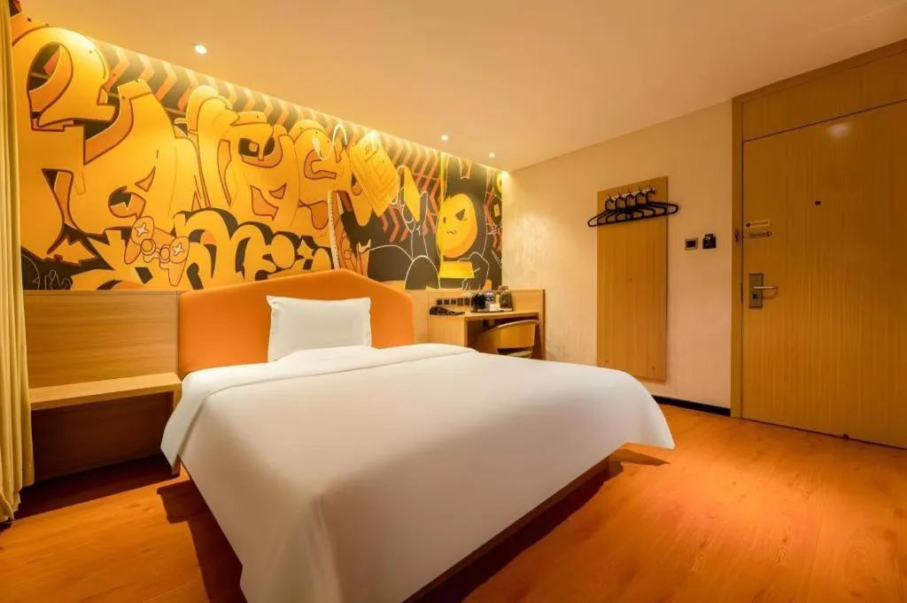 Bed in IU Hotel Tianjin Xiqing Zhong Bei Zhen Branch