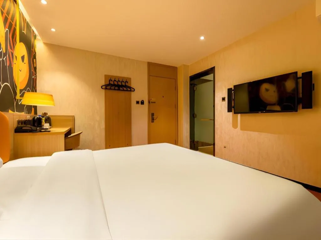 Bed in IU Hotel Tianjin Xiqing Zhong Bei Zhen Branch