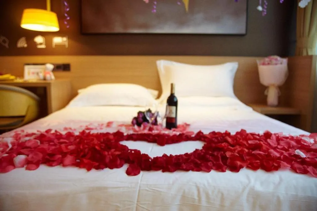 Bed in IU Hotel Tianjin Xiqing Zhong Bei Zhen Branch