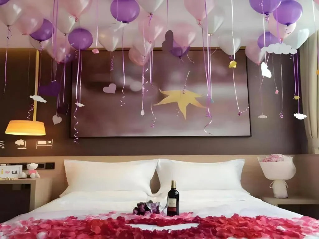 Bed in IU Hotel Tianjin Xiqing Zhong Bei Zhen Branch