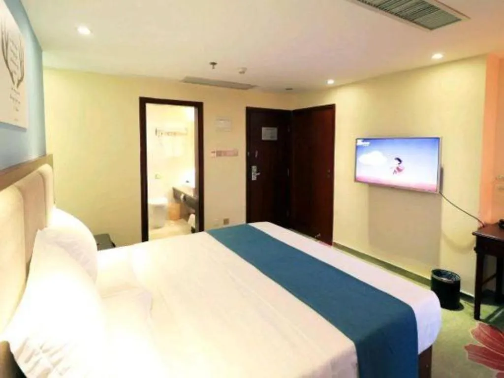 Bed in Gui Feng Hotel