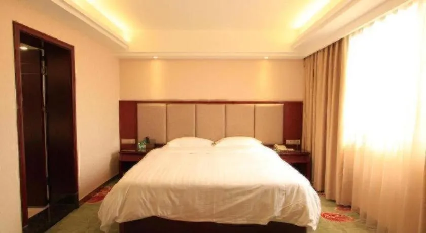 Bed in Gui Feng Hotel