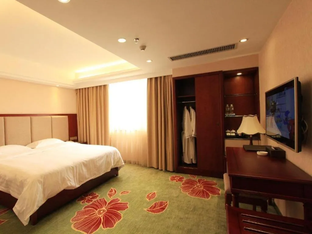 Bed in Gui Feng Hotel