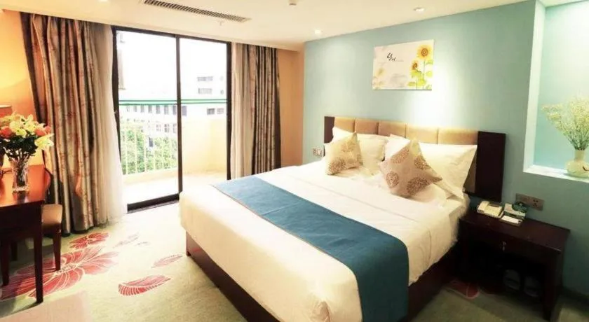 Bed in Gui Feng Hotel