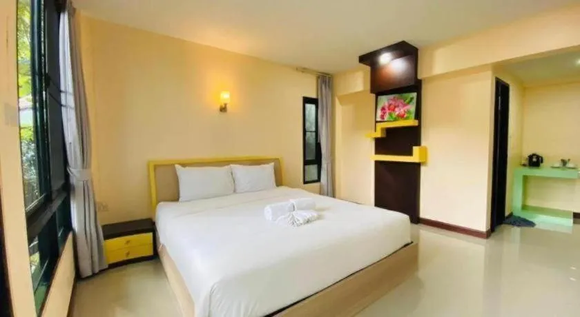 Bed in Phuphayot Resort