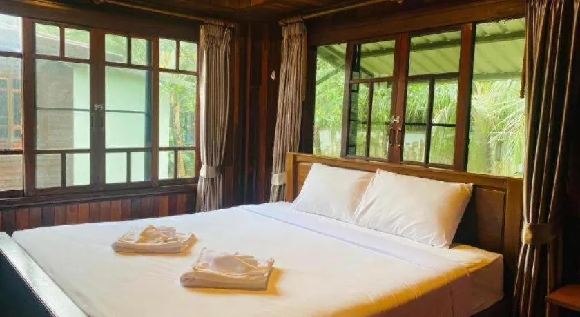 Bed in Phuphayot Resort