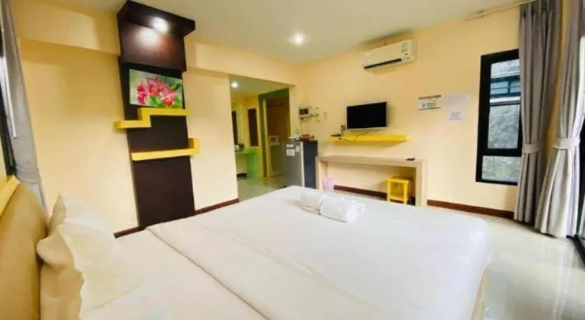 Bed in Phuphayot Resort