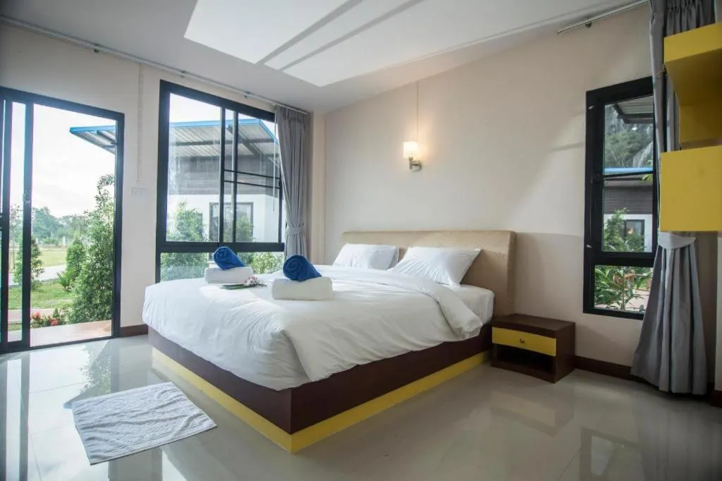 Bed in Phuphayot Resort
