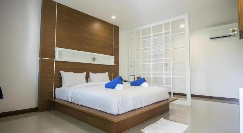Bed in Phuphayot Resort