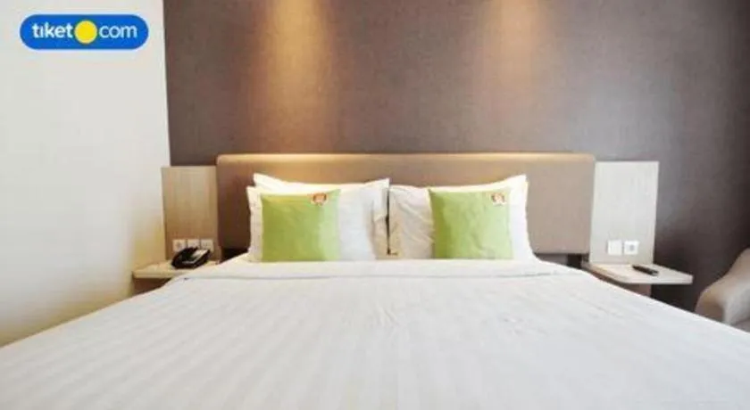 Bed in Hotel Dafam Pacific Caesar