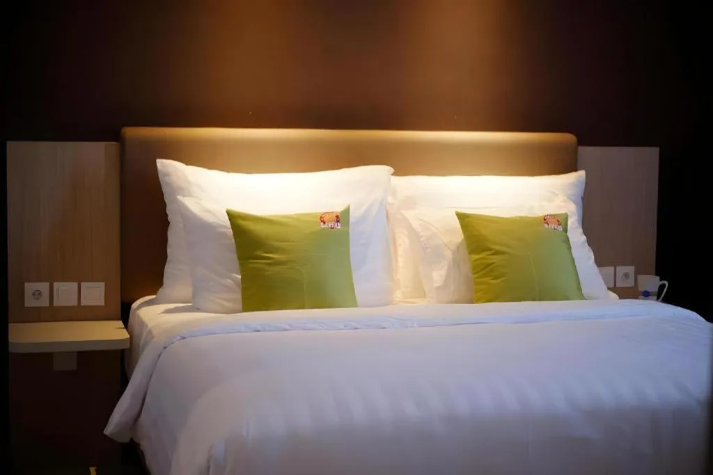 Bed in Hotel Dafam Pacific Caesar