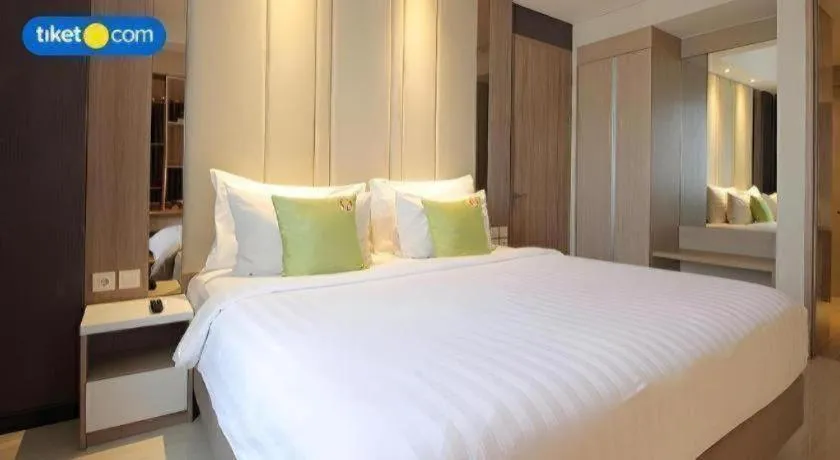 Bed in Hotel Dafam Pacific Caesar