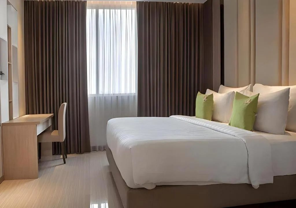 Bed in Hotel Dafam Pacific Caesar